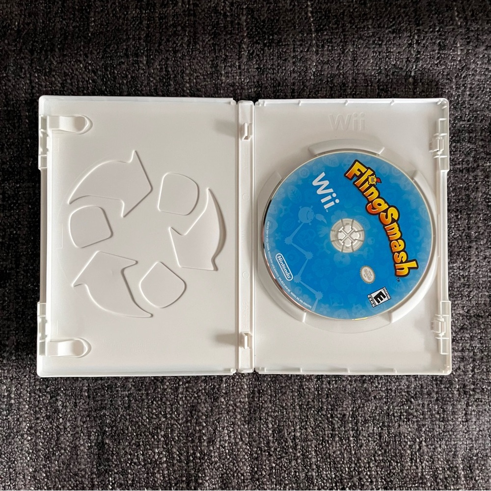 FlingSmash Nintendo Wii Game - Picture 2 of 3